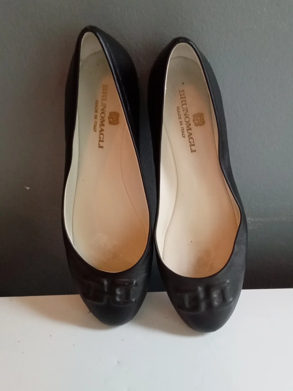 Bruno Magli Black Leather Ballet‎ Flats Embossed Logo Made in Italy Womens 7.5